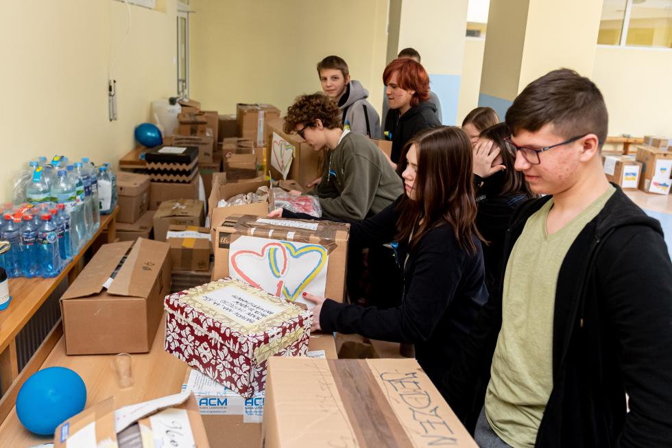 Dary dla Ukrainy – trwa zbiórka we wrocławskich szkołach i przedszkolach