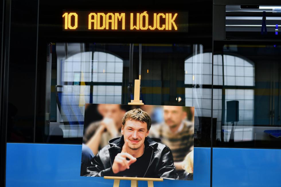 Koszykarz Adam Wójcik patronem wrocławskiego tramwaju 