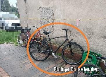 Wracajc z pracy ukrada rower